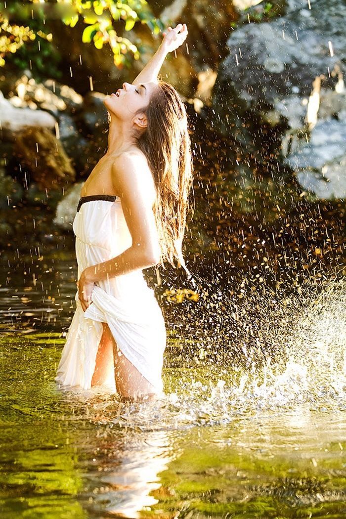 Marie Avgeropoulos in Bekasi