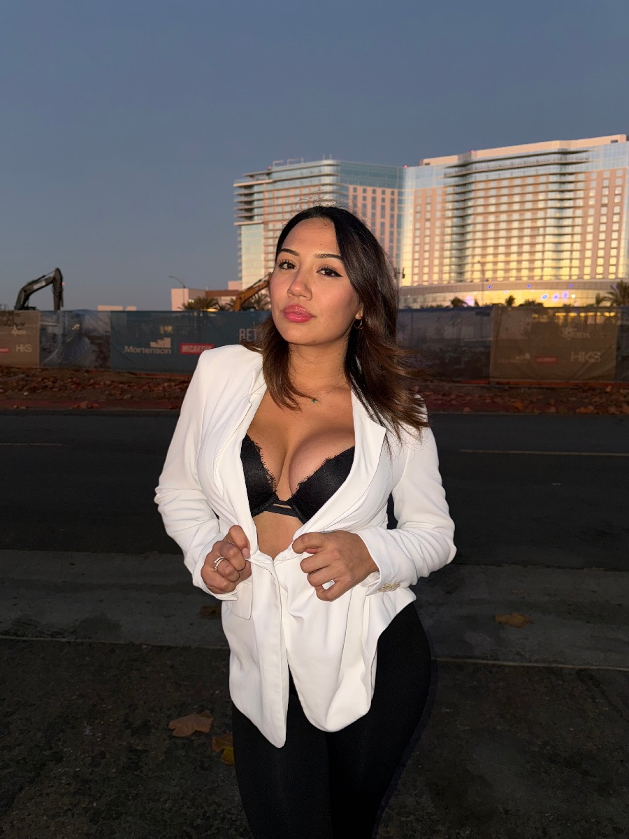 Take a pause and enjoy Ali Cruz — streaming from Bekasi