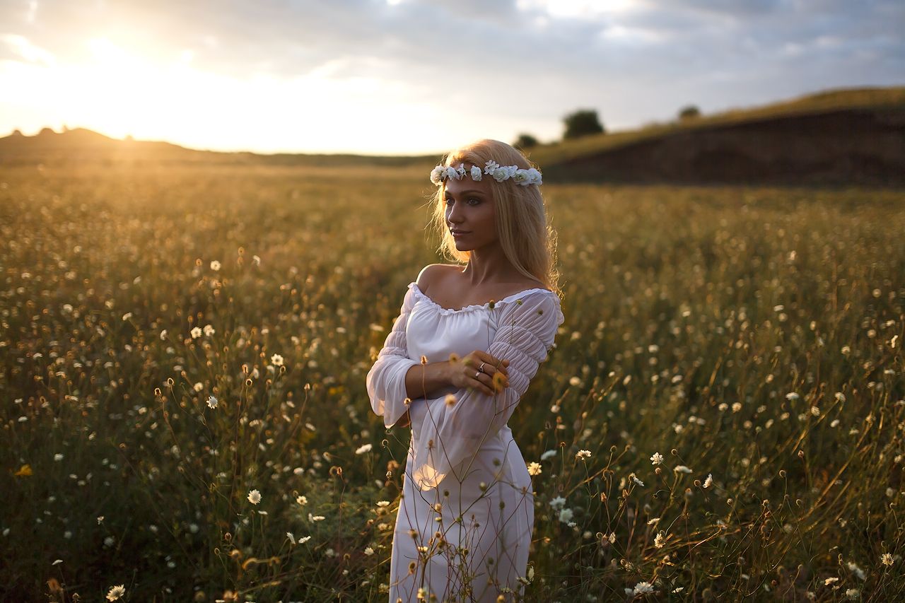 Girls in Slavic costumes in Bekasi