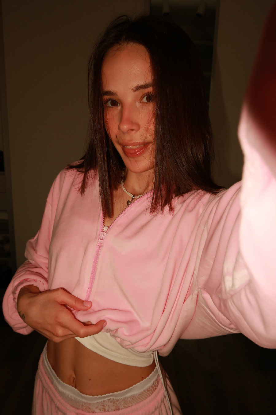 Tina brings the glow — live moments in Bekasi